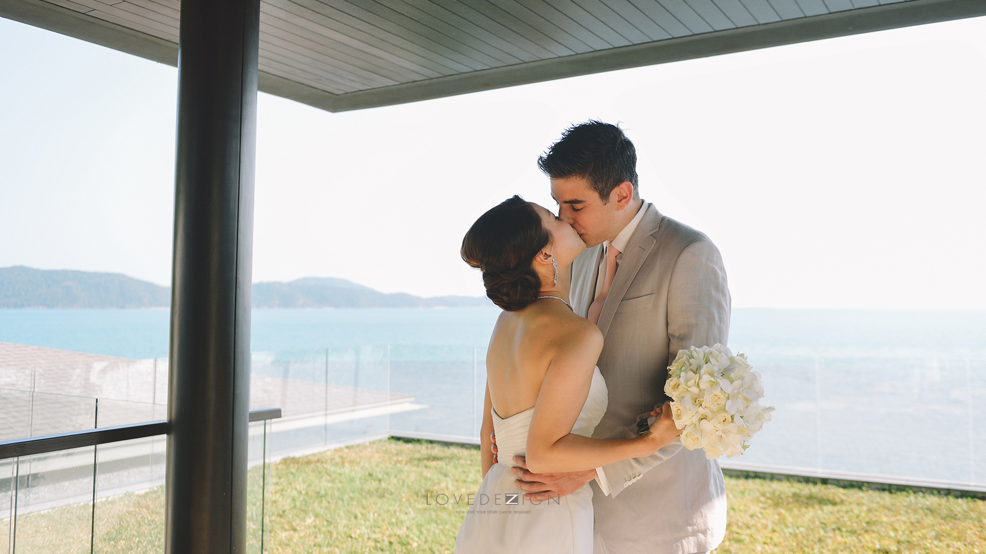 wedding photo at Conrad Samui, wedding destination in Thailand